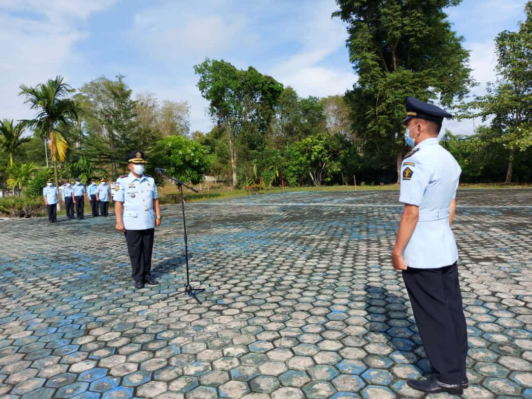 Balai Pemasyarakatan (Bapas) kelas II Muara Teweh bersama Lembaga Pemasyarakatan (Lapas) kelas IIB Muara Teweh saat gelar Upacara Tabur Bunga, Selasa (26/10/2021)