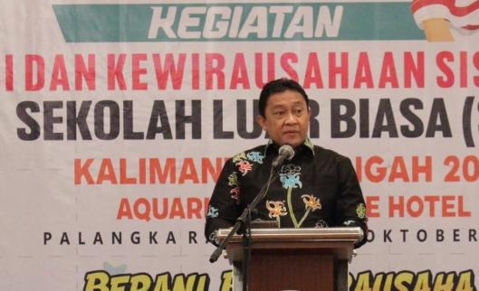 Wakil Gubernur Kalteng H. Edy Pratowo saat membuka secara resmi Festival Inovasi Kewirausahaan Siswa Indonesia Sekolah Luar Biasa Tingkat Provinsi Kalteng Tahun 2021