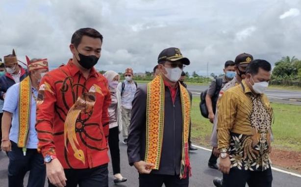 Bupati Murung Raya, Perdie M Yoseph bersama rombongan saat melakukan Kunjungan Kerja (Kunker) ke Kabupaten Kapuas Hulu, Kalimantan Barat