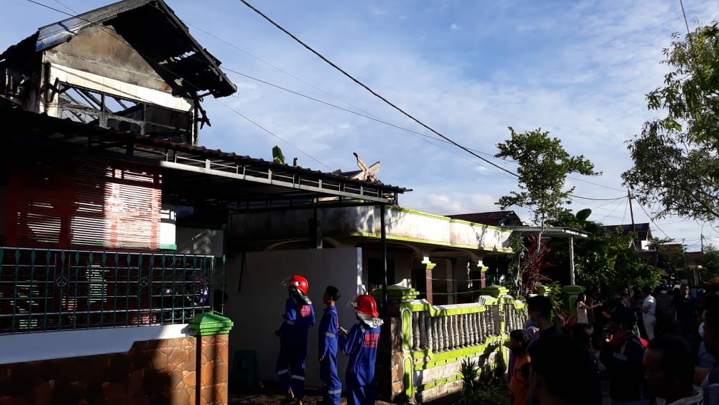 Kondisi bangunan di lantai dua yang hangus terbakar