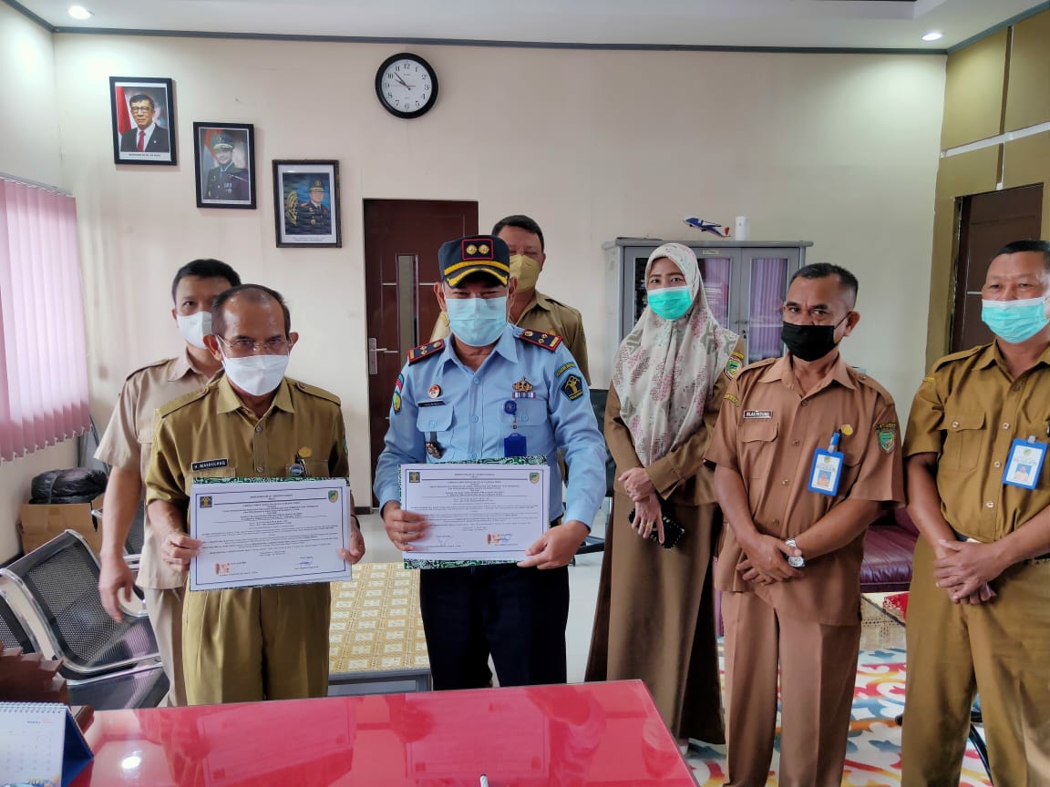 Lembaga Pemasyarakatan (Lapas) Kelas II B Muara Teweh saat laksanakan kerjasama dalam bentuk Memorandum of Understanding (MoU) bersama Dinas Pengendalian Penduduk, Keluarga Berencana dan Pemberdayaan Perempuan dan Perlindungan Anak (Disdalduk KB-P3A) Kabupaten Barito Utara, Selasa (5/10/2021)