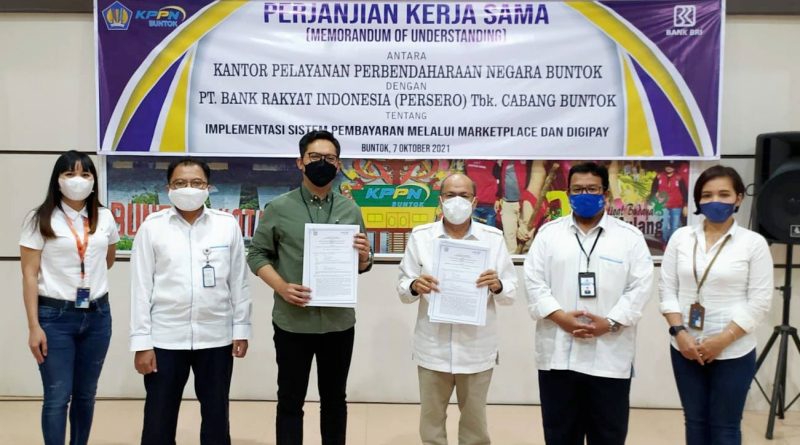 Kepala KPPN Buntok, Barito Selatan (Barsel) Saritano bersama pemimpin cabang PT. BRI setempat Iga Aditya, melakukan penandatanganan Perjanjian Kerja Sama (MoU), Kamis (7/10/2021) bertempat di Aula KPPN setempat