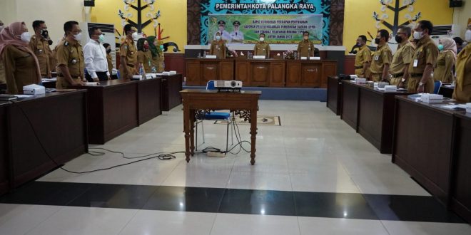 Rapat Koordinasi (Rakor) penyusunan Laporan Penyelenggaraan Pemerintah Daerah (LPPD) dan Standar Pelayanan Minimal (SPM) untuk tahun 2022 yang, di Aula Peteng Karuhei II, Senin (25/10/2021)