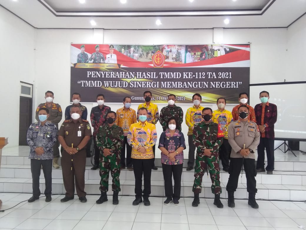 Penutupan TMMD Reg ke-112 Tahun 2021 di wilayah Kodim 1016/Plk TMMD Wujud Sinergi Membangun Negeri