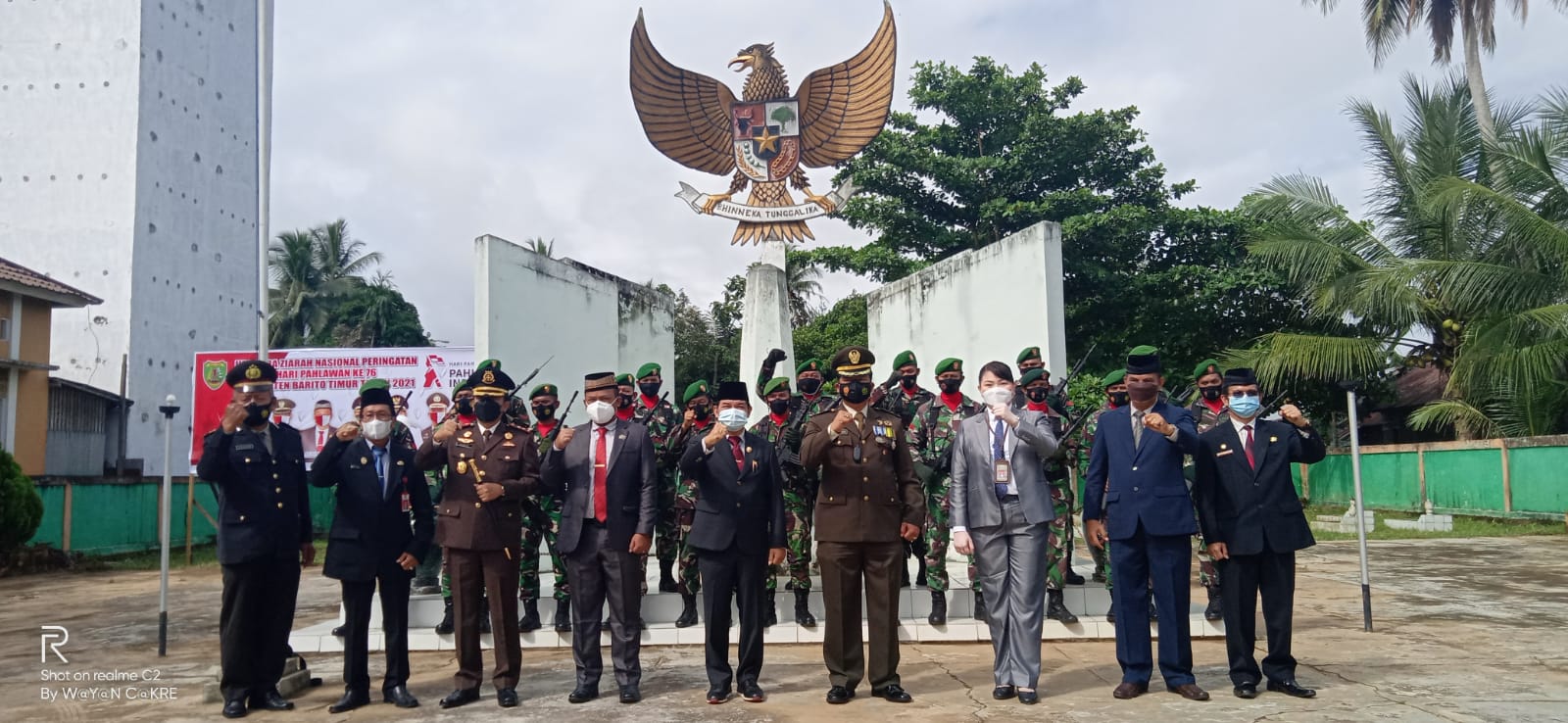 Bupati Bartim Ampera AY Mebas bersama jajaran FKPD dan Kepala OPD ziarah di Taman Makam Pahlawan (TMP) Bumi Satria Ampah