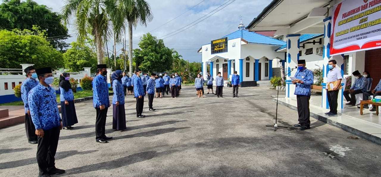 Kadislutkan Prov. Kalteng H. Darliansjah saat memimpin Pelantikan dan Pengambilan Sumpah/Janji Jabatan Fungsional Perencana dan Pengambilan Sumpah/Janji Pegawai Negeri Sipil di lingkungan Dislutkan Prov. Kalteng