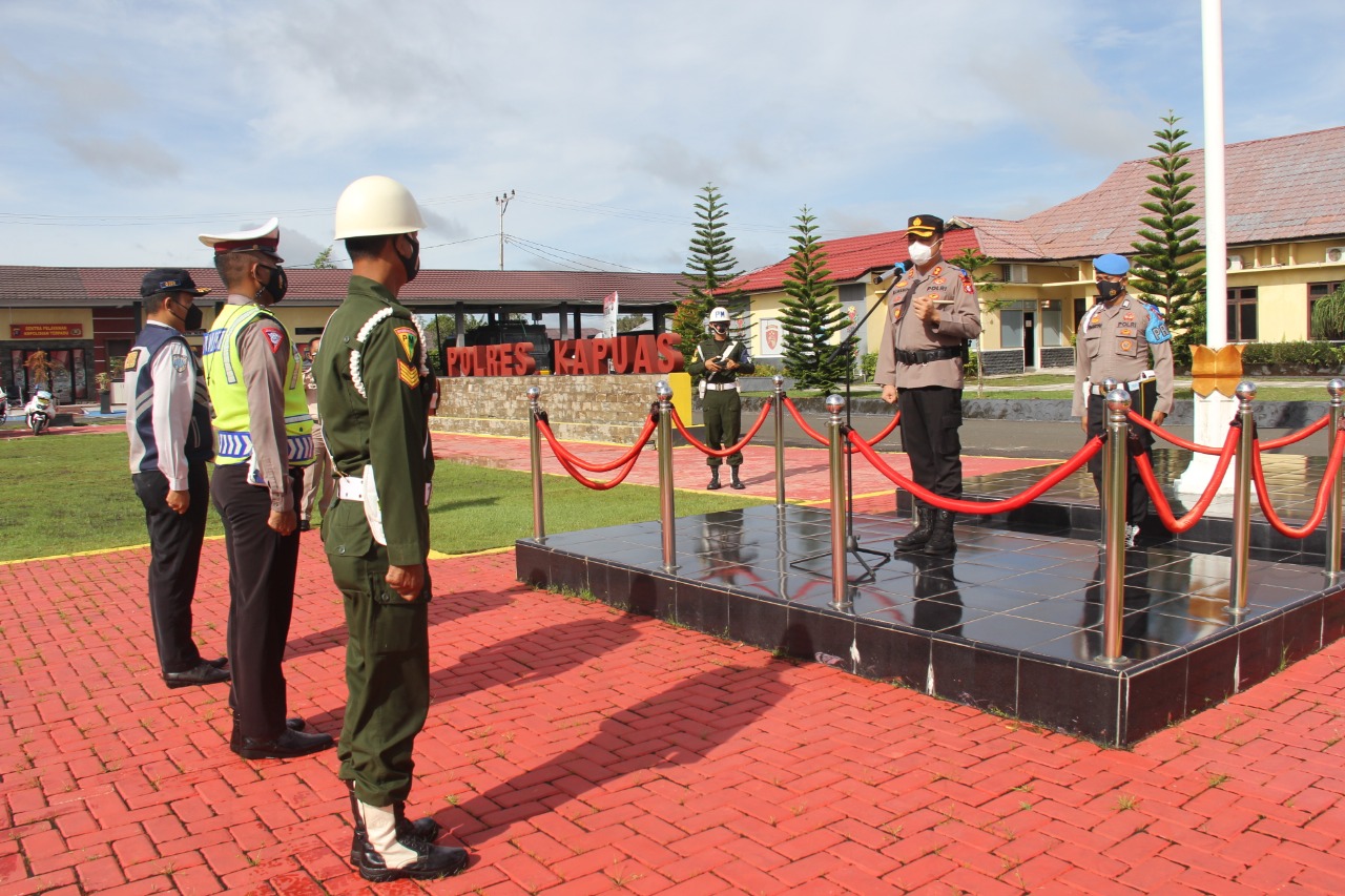 Kapolres Kapuas saat memimpin apel gelar operasi zebra telabang 2021