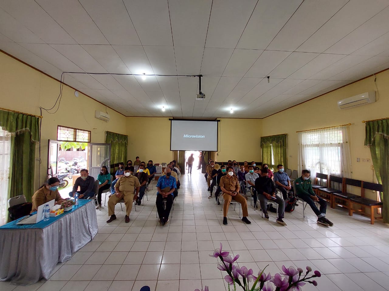 25 peserta pembudidaya Madu Kelulut saat mendapat pelatihan dari UPT KPHP Katingan Hilir Dinas Kehutanan Provinsi Kalteng, Selasa pagi (16/11/2021), di aula Dinas Pertanian, Pangan dan Kabupaten Katingan