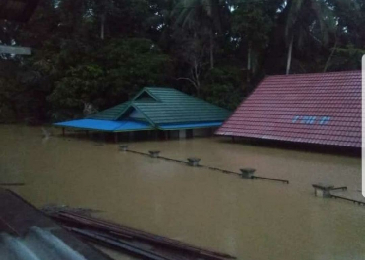 Kondisi banjir yang merendam pemukiman di Desa Banangen Kecamatan Teweh Timur