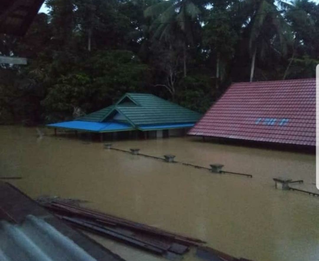 Kondisi banjir yang merendam pemukiman di Desa Banangen Kecamatan Teweh Timur