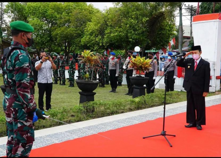 Kegiatan upacara ziarah dimakam Makam Pahlawan Kencana Kabupaten Kapuas