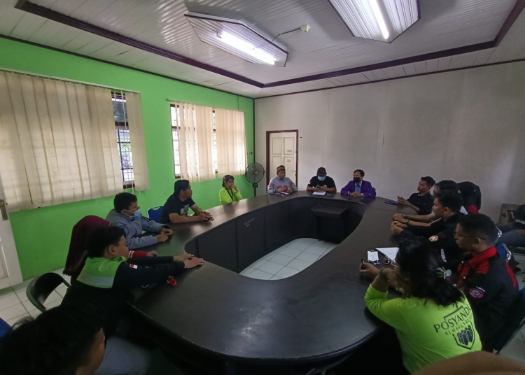 Rapat terbatas dari perwakilan organisasi dalam rangka persiapan penggalangan bantuan korban Banjir Kalimantan Tengah di Aula Dinas Sosial dan PMD Kabupaten Barito Utara, Minggu (21/11/2021)