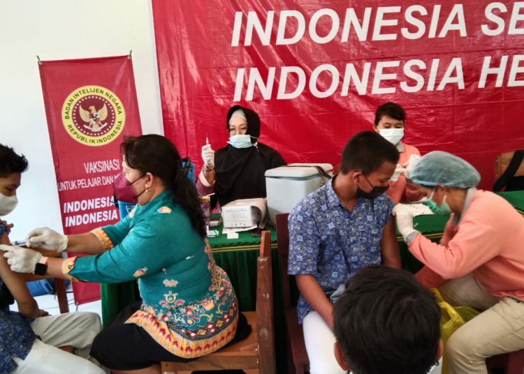 Badan Intelijen Negara (BIN) Daerah Kalimantan Tengah terus menggelar vaksinasi massal bagi pelajar dan masyarakat umum