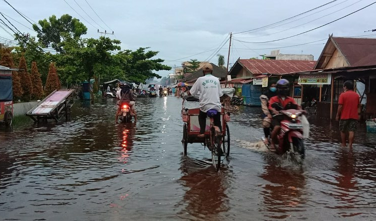 Pantauan banjir di Pasar Kahayan, Palangka Raya, Kalimantan Tengah