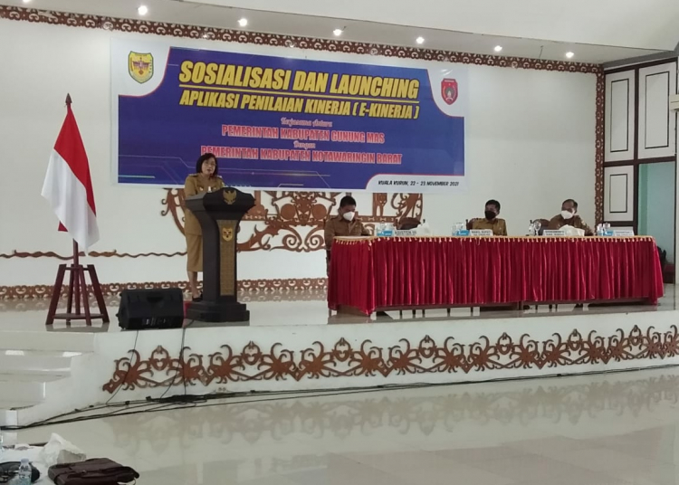 Sosialisasi dan launching aplikasi penilaian kinerja (E-Kinerja) Pemerintah Kabupaten Gunung Mas, di GPU Damang Batu Kuala Kurun, Senin (22/11/2021)