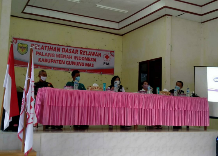 Pelaksanaan Rekrutmen dan Pelatihan Relawan PMI Ranting Kecamatan Manuhing bertempat di Aula Kecamatan, Minggu (21/11/2021)