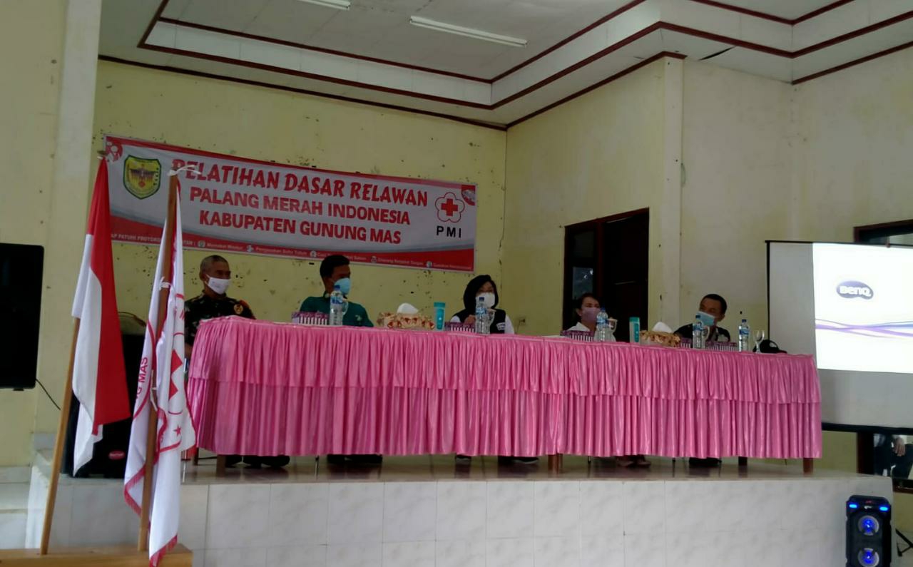 Pelaksanaan Rekrutmen dan Pelatihan Relawan PMI Ranting Kecamatan Manuhing bertempat di Aula Kecamatan, Minggu (21/11/2021)