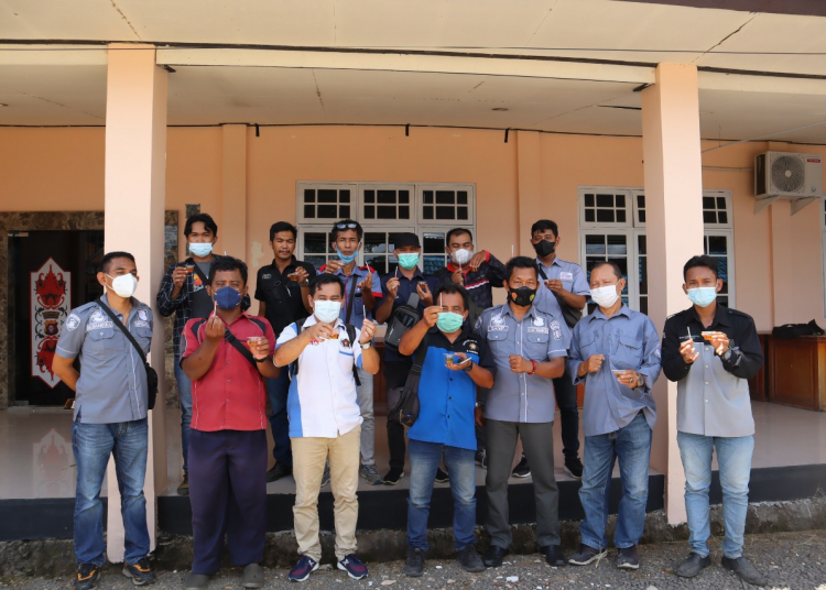 Tes urine dadakan terhadap puluhan wartawan yang sedang melakukan peliputan di Mapolres Barito Timur, Senin (22/11/2021)
