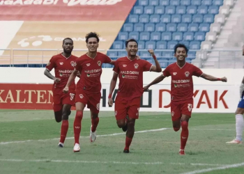 Tim Kalteng Putra di Stadion Batakan dalam Laga Liga 2 Indonesia