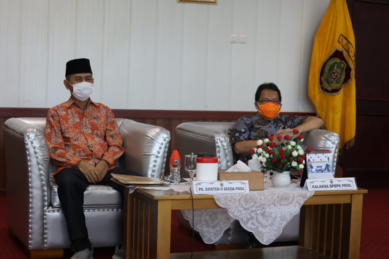 Plt. Asisten Perekonomian dan Pembangunan Setda Provinsi Kalteng, Andy Arsyad saat menghadiri secara virtual Rapat Koordinasi Nasional BMKG Tahun 2021