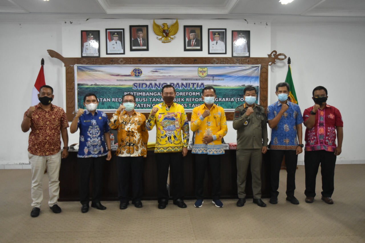 Sidang Panitia Pertimbangan Landreform (PPL) di ruang rapat lantai I kantor Bupati Gumas, Kamis (2/12/2021)