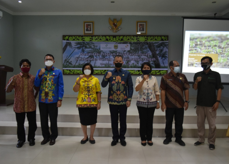 Sosialisasi program fairventures worldwide di Kabupaten Gunung Mas, di Aula Hotel Zefanya, Jumat (3/12/2021)