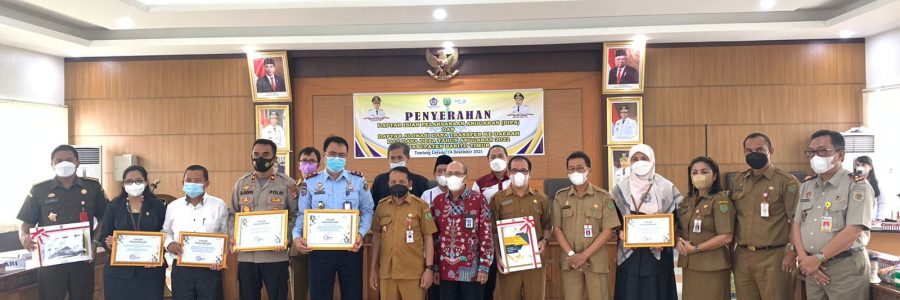 Acara penyerahan Daftar Isian Pelaksanaan Anggaran (DIPA) dan Alokasi Transfer ke Daerah Alokasi Dana Desa Tahun Anggaran 2022 di Aula Utama Kantor Bupati Barito Timur, Selasa (14/12/2021)
