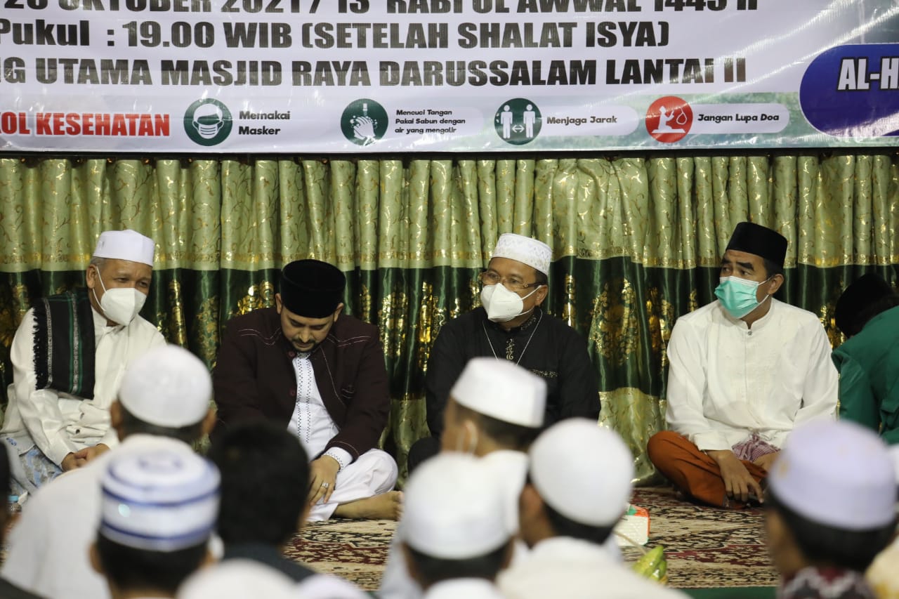 Pj. Sekretaris Daerah Prov. Kalteng H. Nuryakin saat menghadiri Safari Dakwah Al-Habib Ahmad Al-Habsy sekaligus Peringatan Maulid Nabi Besar Muhammad SAW Tahun 1443 H