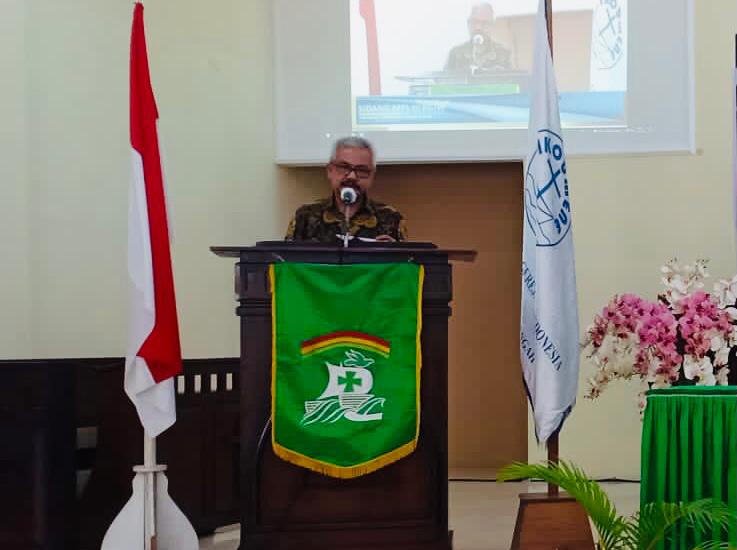 Sahli Gubernur Bidang Kemasyarakatan dan Sumber Daya Manusia Herson B. Aden saat membuka secara resmi Sidang Majelis Pekerja Lengkap Ketiga Persekutuan Gereja-Gereja di Indonesia Wilayah Kalteng Tahun 2021 Periode Kepengurusan 2018-2023