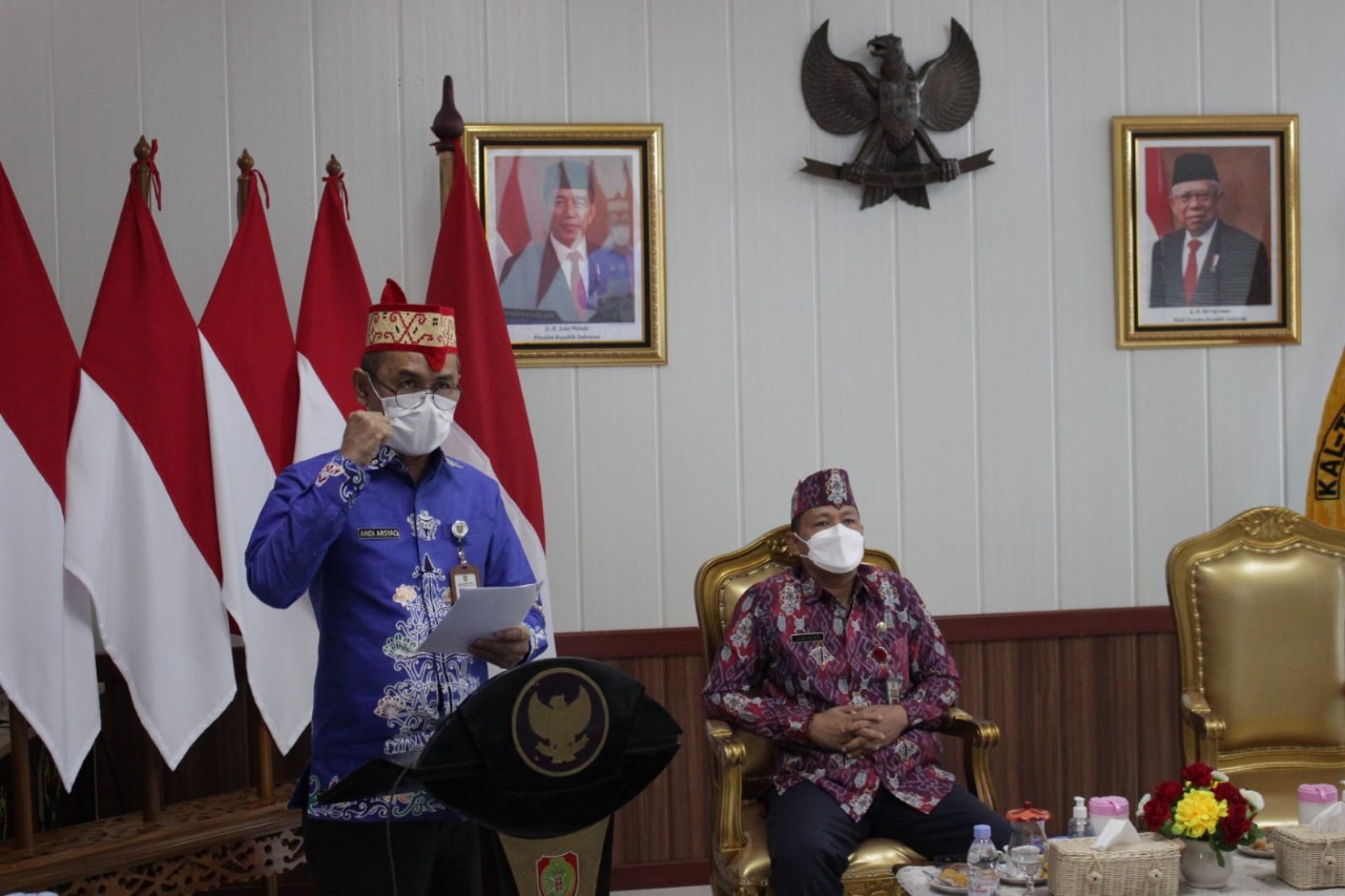 Plt. Asisten Perekonomian dan Pembangunan Setda Provinsi Kalteng, Andy Arsyad saat membuka secara resmi Festival Tandak Intan Kaharingan Tingkat Pusat ke-X Tahun 2021