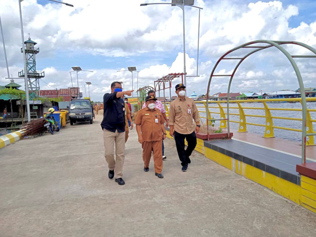 Peninjauan rencana lokasi pengembangan budidaya ikan lokal keramba yang terintegrasi dengan Wisata Waterfront City