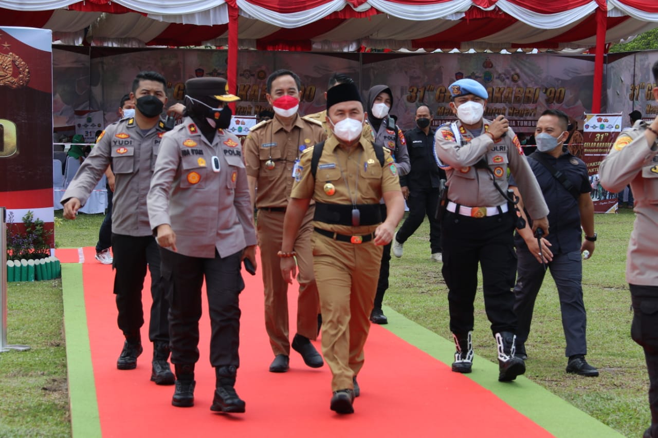 Gubernur Kalimantan Tengah (Kalteng) H. Sugianto Sabran bersama Wakil Gubernur (Wagub) H. Edy Pratowo dan Kapolda Irjen Pol Dedi Prasetyo menghadiri kegiatan Baksos dan Vaksinasi Massal