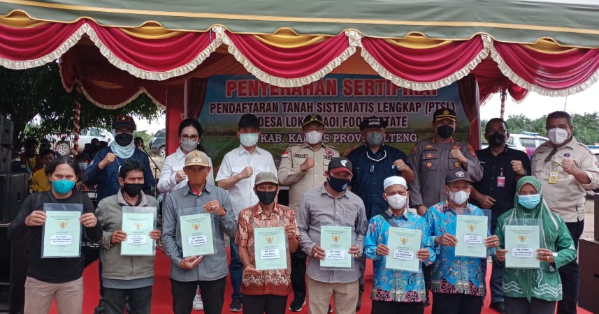 Penyerahan Sertifikat PTSL Food estate Tahun 2020 di Kecamatan Kapuas Murung