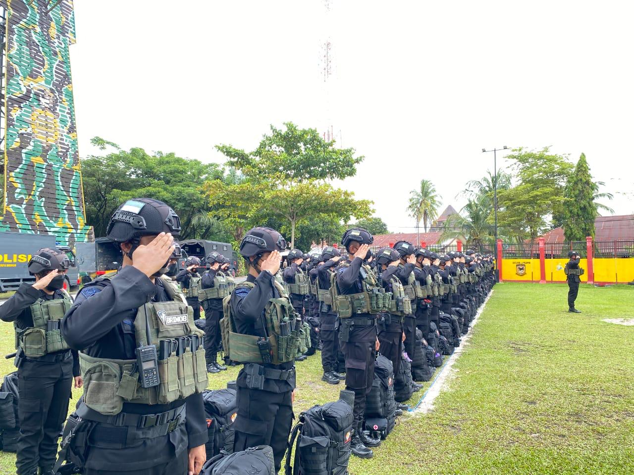 Personel Brimob ketika menggelar apel keberangkatan di Mako Batalyon A Pelopor 