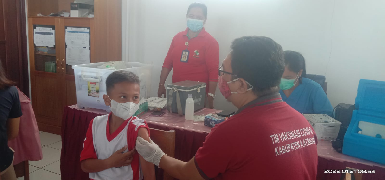 Siswa SDN 4 Kasongan Lama saat menjalani vaksinasi, Jum'at (21/1/2022)