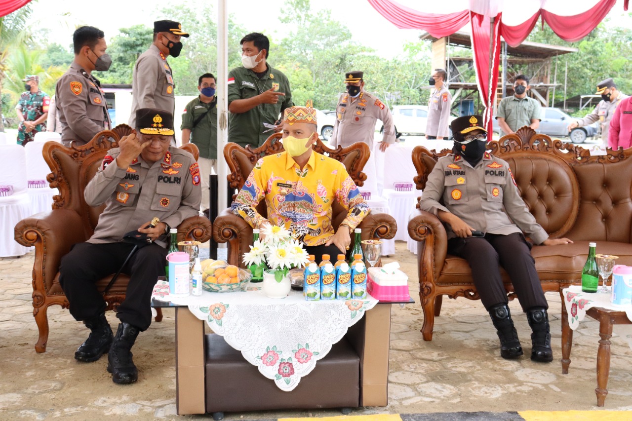 Bupati Gunung Mas Jaya Samaya Monong saat menghadiri peresmian Mapolsek Kecamatan Kurun, Kamis (20/1/2022)