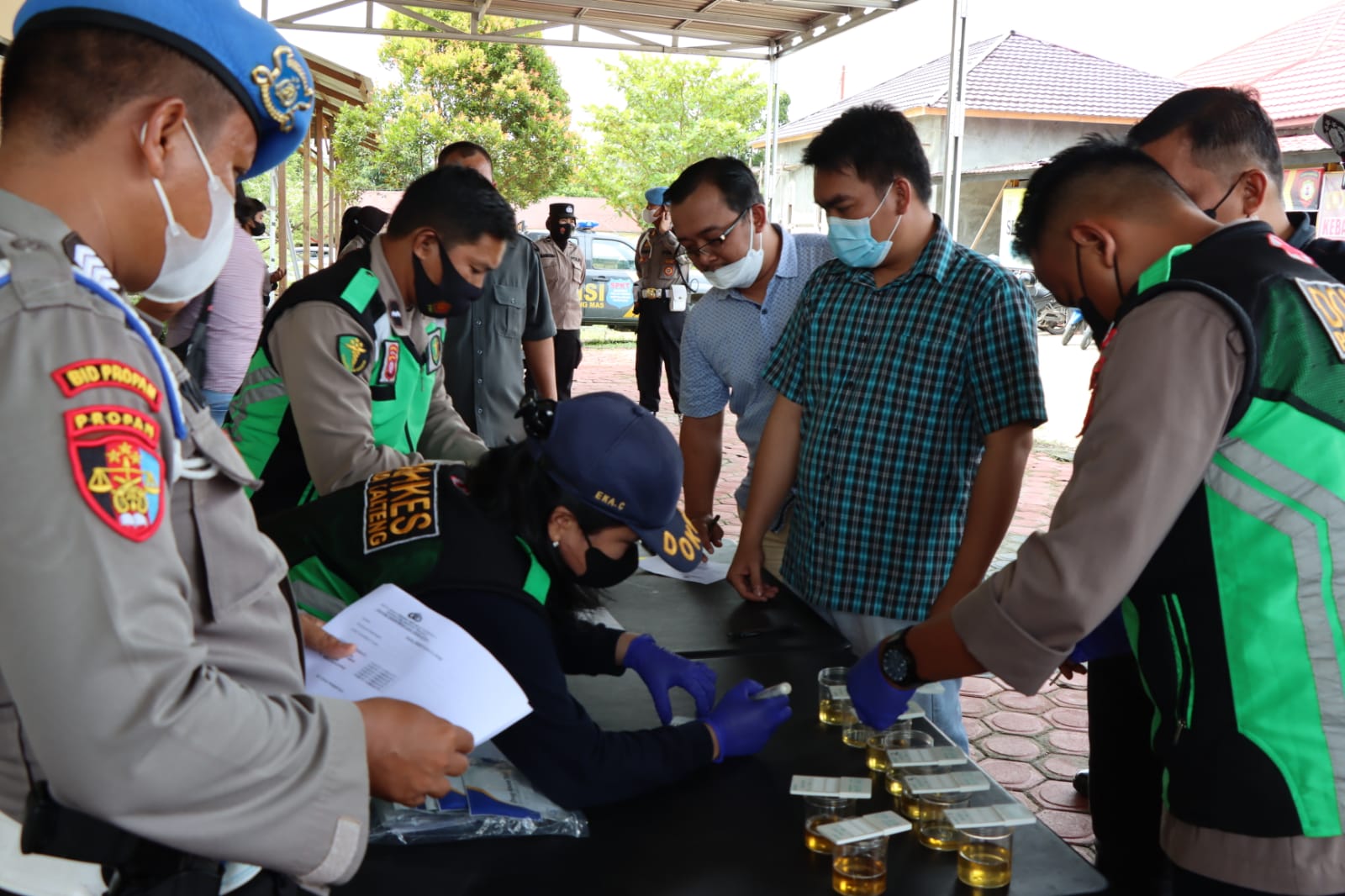 Bid Propam Polda Kalteng menggelar pemeriksaan Senjata Api genggam perorangan usai pelaksanaan Gaktibplin di Mapolres Gunung Mas (Gumas), Rabu (12/1/2022) siang