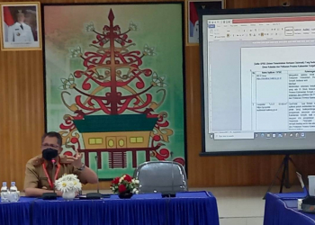 Kadislutkan Prov. Kalteng H. Darliansjah memberikan arahan dalam pembangungan SPBE sektor KP di kantor setempat, Selasa (18/1/2022)