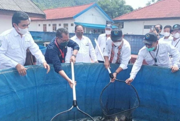 Kadislutkan Prov. Kalteng H. Darliansjah bersama Dirjen PB-KKP RI TB. Haeru Rahayu dan Kepala BPBAT Mandiangin Andy Artha Donny Oktopura di BPBAT Mandiangin, Kalimantan Selatan