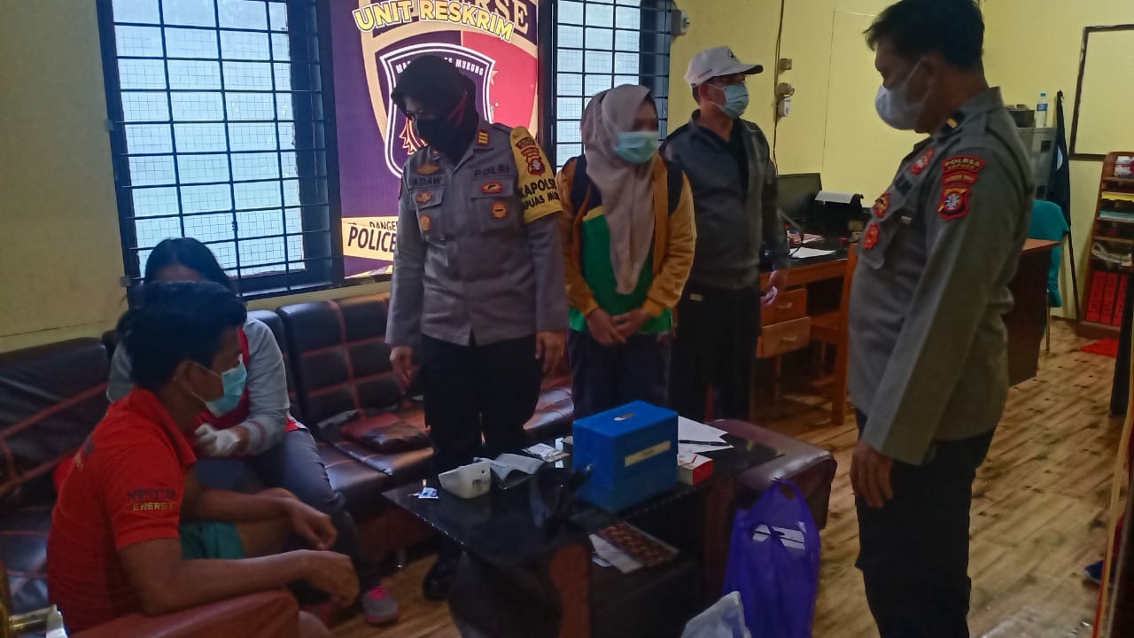 Kapolsek melihat langsung kegiatan vaksinasi terhadap tahanan 