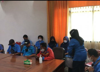 Para perwakilan karyawan PDAM yang sedang berada di dalam ruangan komisi II DPRD Kapuas