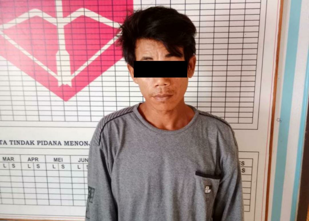 Pelaku kasus penganiayaan saat berada di ruang penyidik