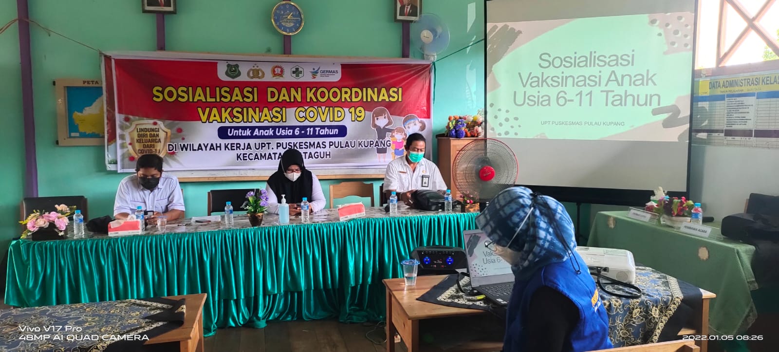 Tim vaksinasi Pulau Kupang saat melaksanakan sosialisasi vaksinasi anak usia 6-11 tahun