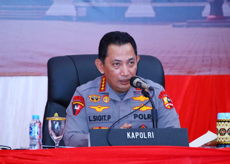 Kapolri, Jenderal Listyo Sigit Prabowo saat memberikan pengarahan di Polda Lampung jajaran terkait dengan seputaran situasi keamanan dan ketertiban masyarakat (Sitkamtibmas), penanganan covid-19 hingga soal transformasi Polri yang Presisi