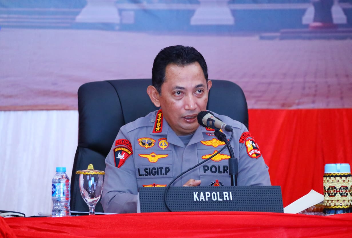 Kapolri, Jenderal Listyo Sigit Prabowo saat memberikan pengarahan di Polda Lampung jajaran terkait dengan seputaran situasi keamanan dan ketertiban masyarakat (Sitkamtibmas), penanganan covid-19 hingga soal transformasi Polri yang Presisi