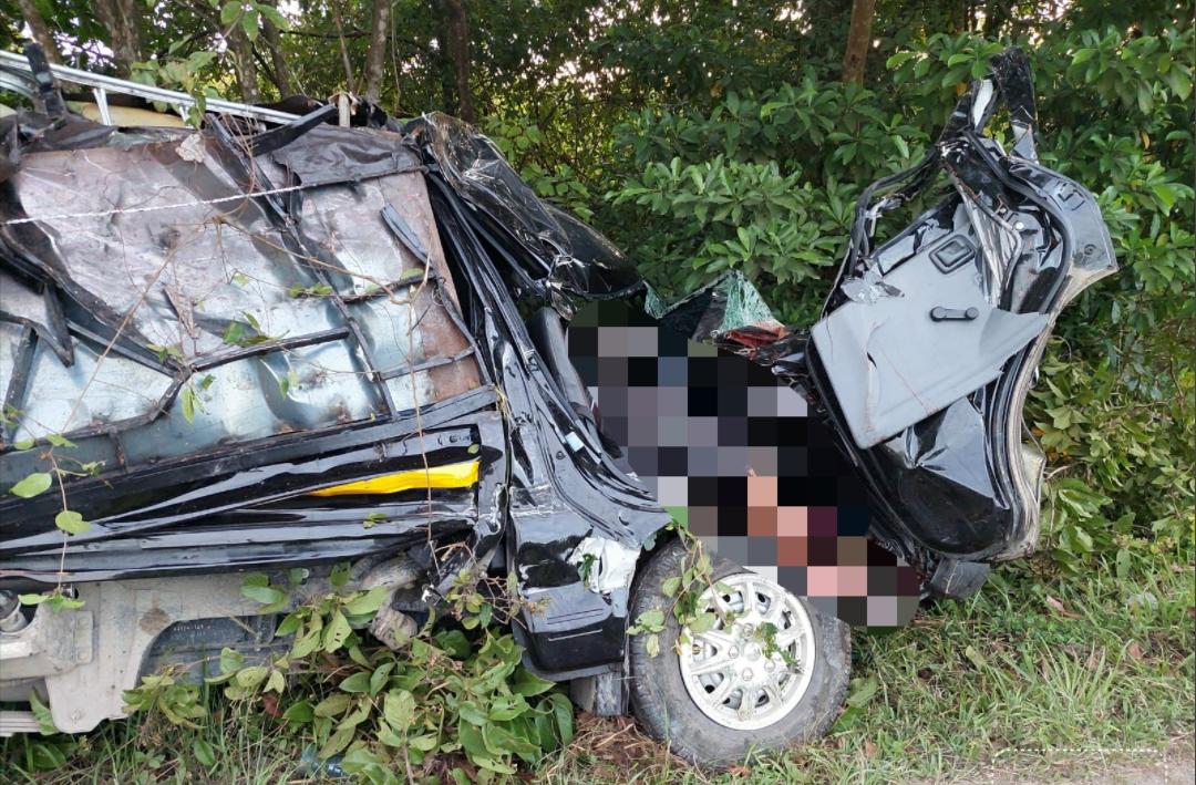 Korban Wanto saat masih terjepit di badan mobil 