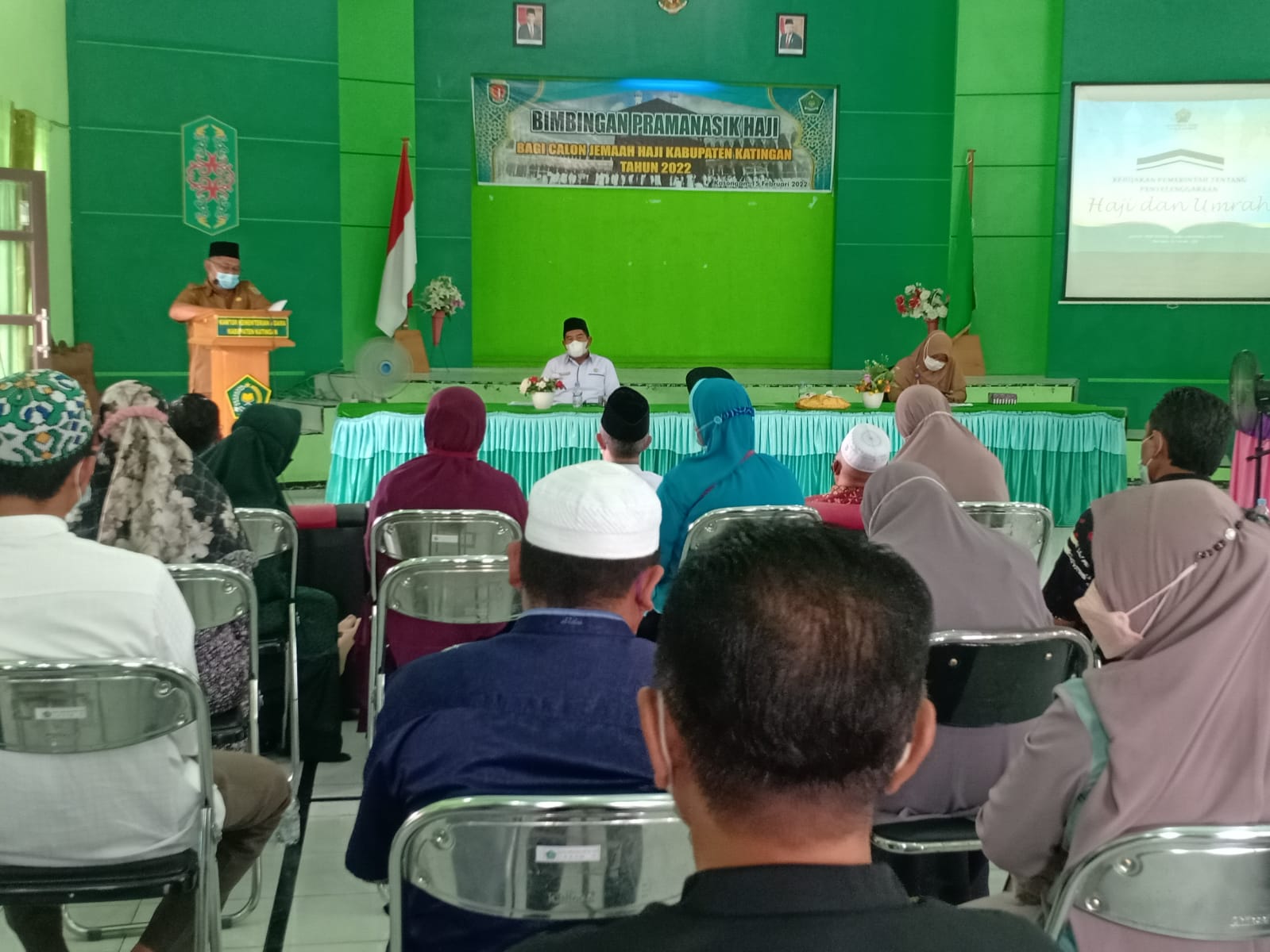 Asisten II Ahmad Rubama membuka secara resmi kegiatan bimbingan Pramanasik Haji bagi JCH tahun 2022, Selasa pagi (15/2/2022) di, aula kantor Kemenag Kabupaten Katingan