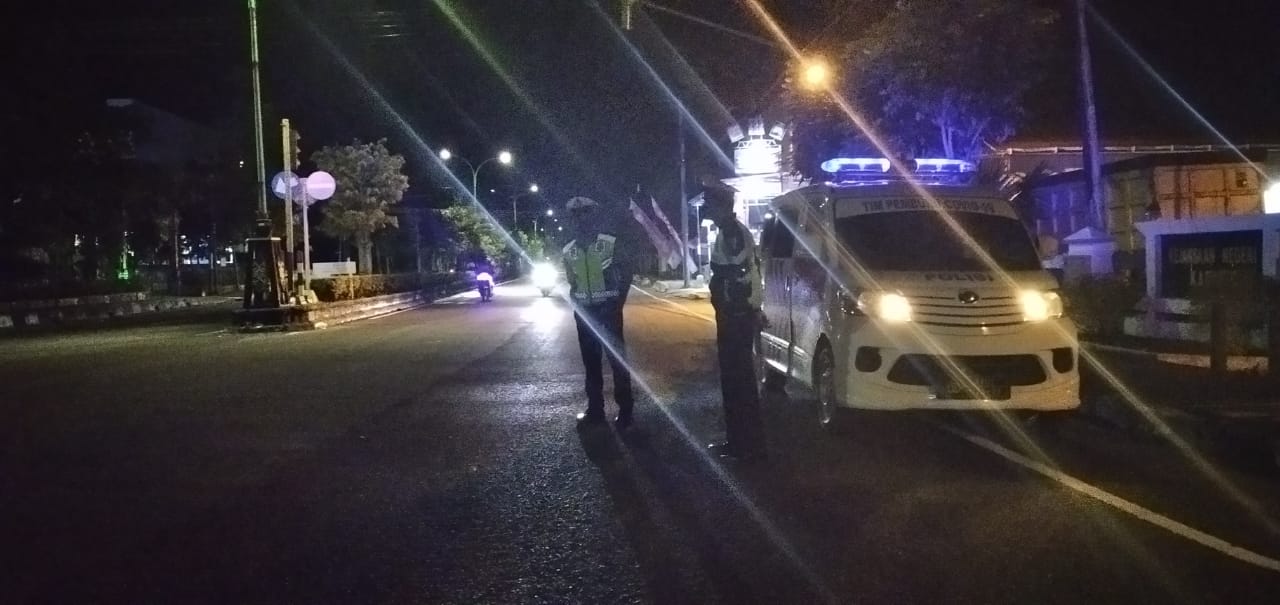 Anggota Satlantas saat melakukan patroli di jam rawan