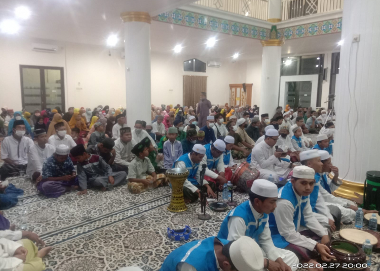 Lebih dari 500 umat Muslim Kasongan dan sekitarnya memenuhi Masjid Raya Al Gufron Jl Tjilik Riwut KM 4, 5 Kasongan, memperingati Isra Mi'raj 1443 H, Ahad (27/2/2022) malam kemarin
