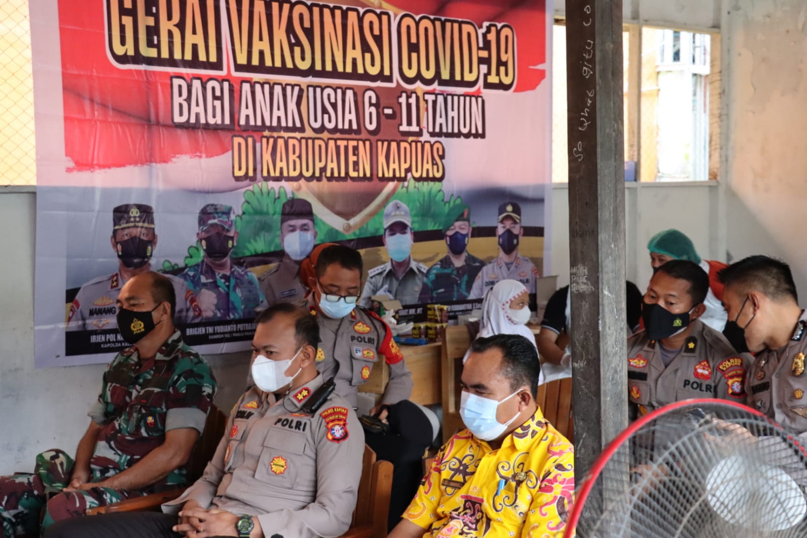 Kapolres Kapuas bersama perwakilan Kodim, Pemda saat mengikuti vicon